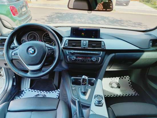 BMW-320i-2012