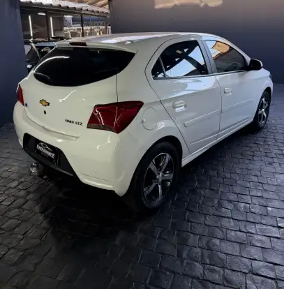CHEVROLET-ONIX-2016