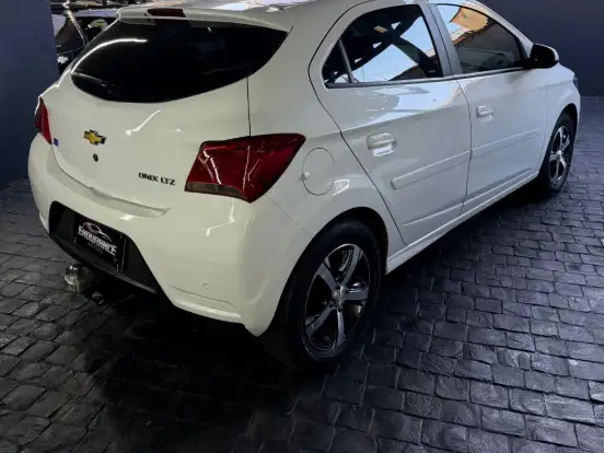 CHEVROLET-ONIX-1.4 MPFI LTZ 8V FLEX 4P AUTOMÁTICO CHEVROLET-ONIX-2016