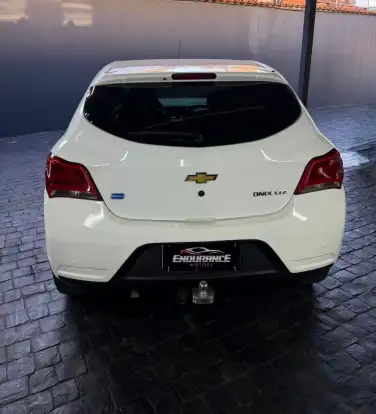 CHEVROLET-ONIX-2016
