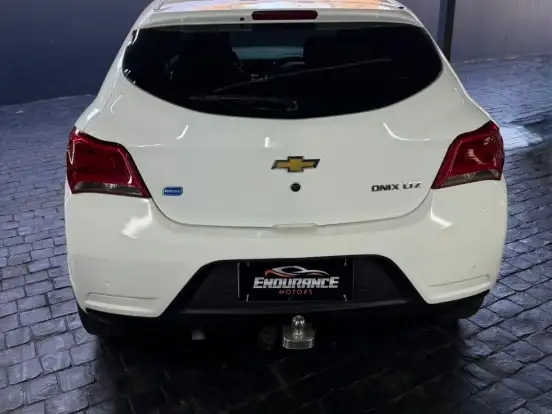 CHEVROLET-ONIX-1.4 MPFI LTZ 8V FLEX 4P AUTOMÁTICO CHEVROLET-ONIX-2016
