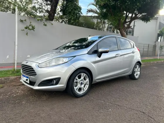 FORD FIESTA 1.6 SE HATCH 16V FLEX 4P POWERSHIFT FORD FIESTA 1.6 SE HATCH 16V FLEX 4P POWERSHIFT