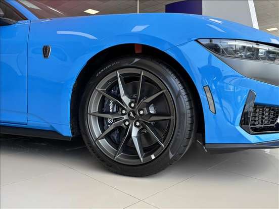 FORD-MUSTANG-2025