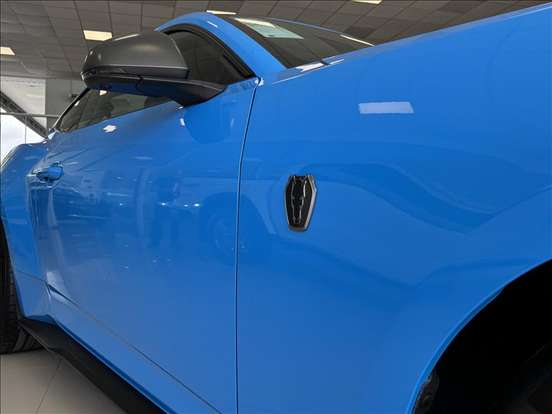 FORD-MUSTANG-2025