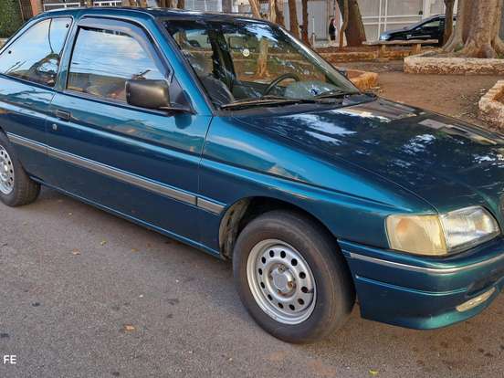 FORD-ESCORT-1.8 I GLX 8V GASOLINA 2P MANUAL FORD-ESCORT-1996