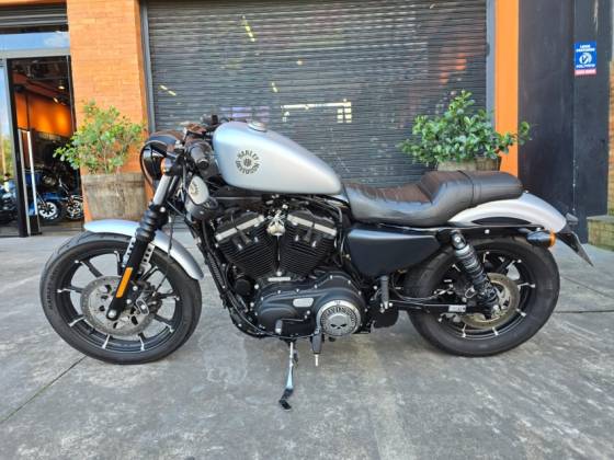 HARLEY-DAVIDSON SPORTSTER IRON 883 