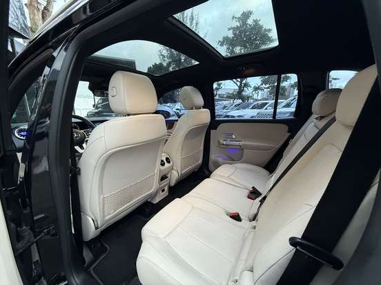 MERCEDES-BENZ-GLB 200-2021