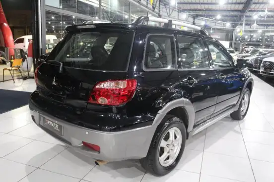 MITSUBISHI-AIRTREK-2005