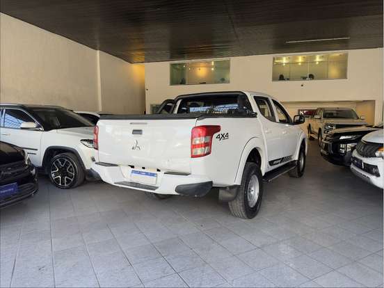 MITSUBISHI-L200 TRITON-2.4 16V TURBO DIESEL GL CD 4X4 MANUAL MITSUBISHI-L200 TRITON-2022