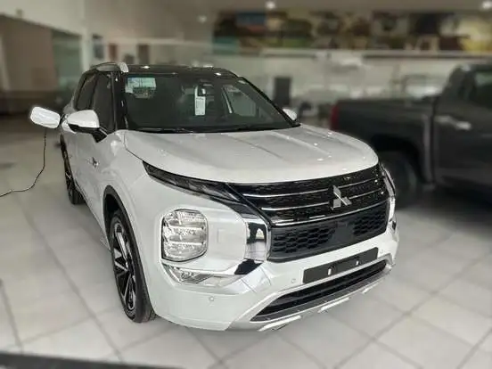 MITSUBISHI-OUTLANDER-2025
