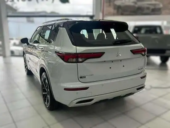 MITSUBISHI-OUTLANDER-2025