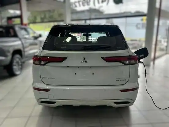 MITSUBISHI-OUTLANDER-2025