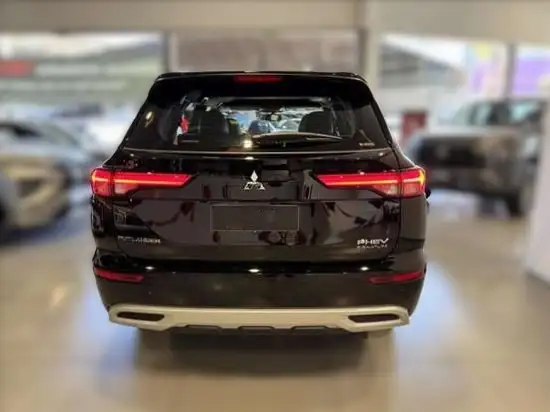 MITSUBISHI-OUTLANDER-2025