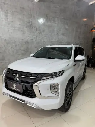 MITSUBISHI PAJERO SPORT 2.4 16V MIVEC TURBO DIESEL LEGEND BLACK AWD AUTOMÁTICO