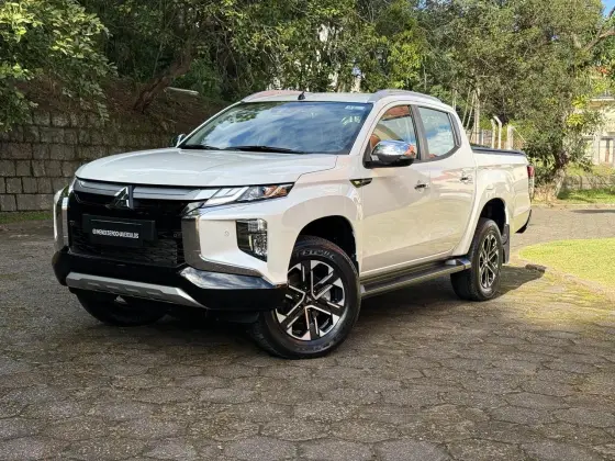 MITSUBISHI TRITON 2.4 BITURBO DIESEL CD HPE-S 4X4 AUTOMÁTICO