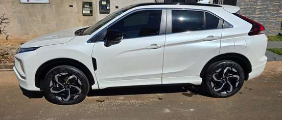 MITSUBISHI-ECLIPSE CROSS-1.5 MIVEC TURBO GASOLINA HPE-S BLACK S-AWC CVT MITSUBISHI-ECLIPSE CROSS-2025