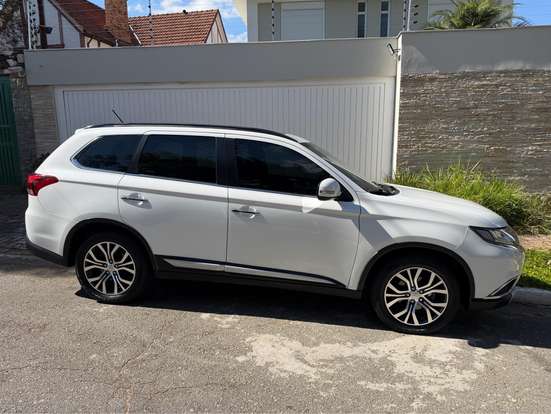 MITSUBISHI-OUTLANDER-2.2 4X4 16V DIESEL 4P AUTOMÁTICO MITSUBISHI-OUTLANDER-2015