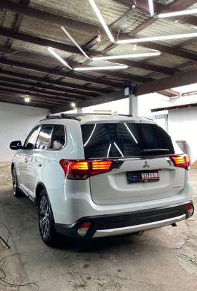 MITSUBISHI-OUTLANDER-2.2 4X4 16V DIESEL 4P AUTOMÁTICO MITSUBISHI-OUTLANDER-2015