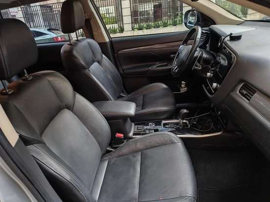 MITSUBISHI-OUTLANDER-3.0 MIVEC V6 GASOLINA HPE-S AWD AUTOMÁTICO MITSUBISHI-OUTLANDER-2019