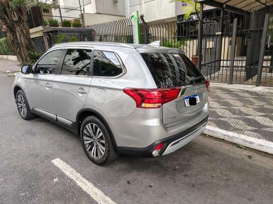 MITSUBISHI-OUTLANDER-3.0 MIVEC V6 GASOLINA HPE-S AWD AUTOMÁTICO MITSUBISHI-OUTLANDER-2019