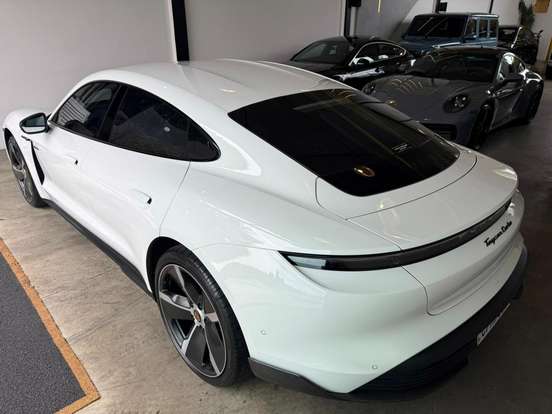 PORSCHE-TAYCAN-2022