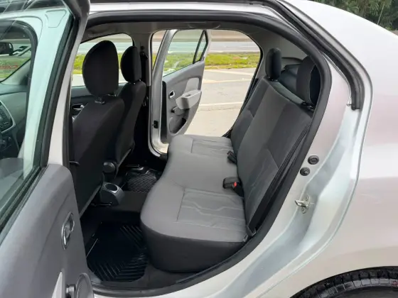 RENAULT LOGAN 1.0 EXPRESSION 16V FLEX 4P MANUAL RENAULT LOGAN 1.0 EXPRESSION 16V FLEX 4P MANUAL