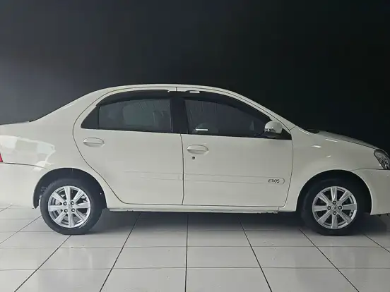TOYOTA-ETIOS-1.5 XLS SEDAN 16V FLEX 4P AUTOMÁTICO TOYOTA-ETIOS-2016