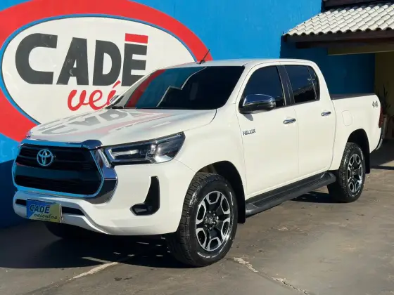 TOYOTA HILUX 2.8 D-4D TURBO DIESEL CD SRV 4X4 AUTOMÁTICO TOYOTA HILUX 2.8 D-4D TURBO DIESEL CD SRV 4X4 AUTOMÁTICO