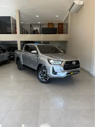 TOYOTA HILUX 2.8 D-4D TURBO DIESEL CD SRV 4X4 AUTOMÁTICO TOYOTA HILUX 2.8 D-4D TURBO DIESEL CD SRV 4X4 AUTOMÁTICO