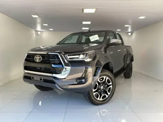 TOYOTA HILUX 2.8 D-4D TURBO DIESEL CD SRX PLUS 4X4 AUTOMÁTICO