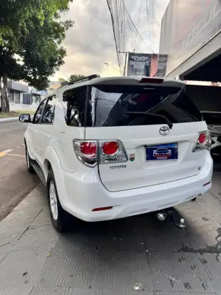 TOYOTA-HILUX SW4-2015