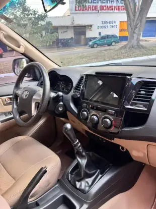 TOYOTA-HILUX SW4-2015