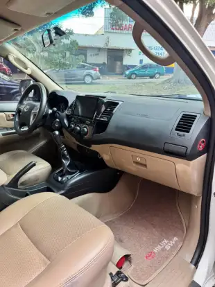 TOYOTA-HILUX SW4-2015