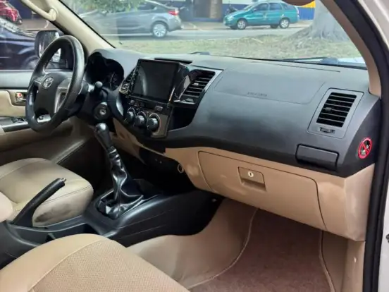 TOYOTA-HILUX SW4-2.7 SR 4X2 16V FLEX 4P MANUAL TOYOTA-HILUX SW4-2015