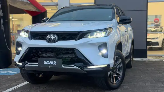 TOYOTA HILUX SW4 2.8 D-4D TURBO DIESEL DIAMOND 7L 4X4 AUTOMÁTICO TOYOTA HILUX SW4 2.8 D-4D TURBO DIESEL DIAMOND 7L 4X4 AUTOMÁTICO