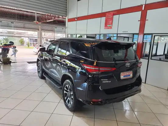 TOYOTA-HILUX SW4-2023