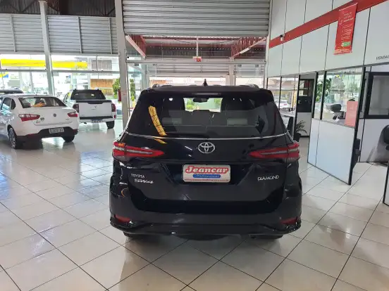 TOYOTA-HILUX SW4-2023