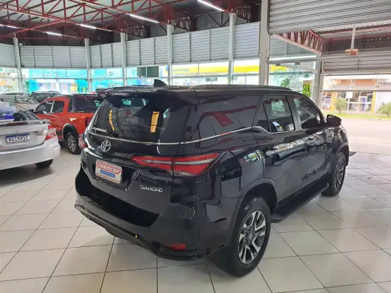 TOYOTA-HILUX SW4-2023