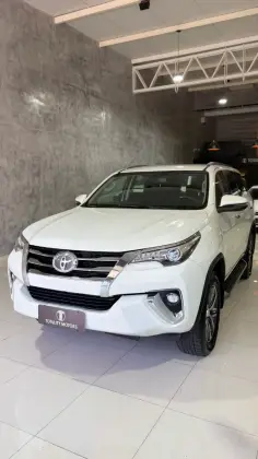 TOYOTA HILUX SW4 2.8 SRX 4X4 16V TURBO INTERCOOLER DIESEL 4P AUTOMÁTICO TOYOTA HILUX SW4 2.8 SRX 4X4 16V TURBO INTERCOOLER DIESEL 4P AUTOMÁTICO
