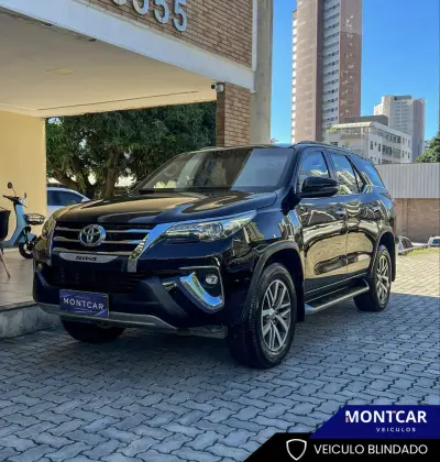 TOYOTA HILUX SW4 2.8 SRX 4X4 7 LUGARES 16V TURBO INTERCOOLER DIESEL 4P AUTOMÁTICO