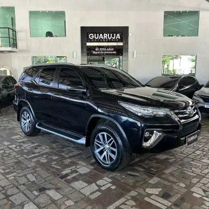 TOYOTA HILUX SW4 2.8 SRX 4X4 7 LUGARES 16V TURBO INTERCOOLER DIESEL 4P AUTOMÁTICO
