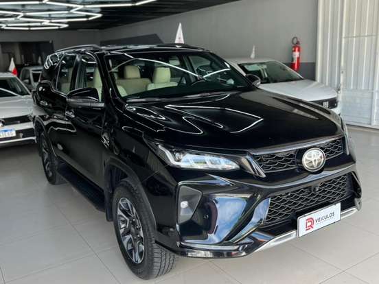 TOYOTA-HILUX SW4-2.8 D-4D TURBO DIESEL DIAMOND 7L 4X4 AUTOMÁTICO TOYOTA-HILUX SW4-2024