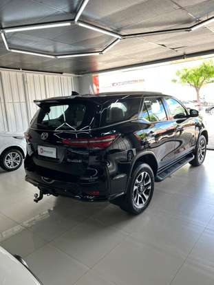 TOYOTA-HILUX SW4-2024