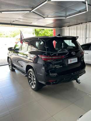 TOYOTA-HILUX SW4-2024