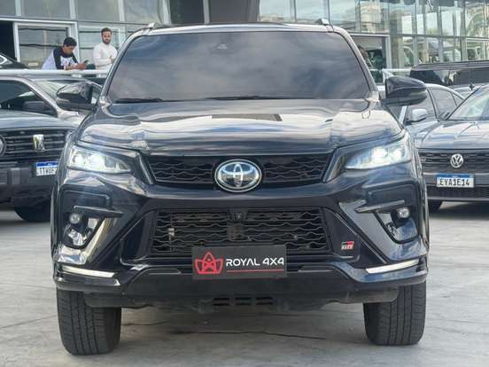 TOYOTA-HILUX SW4-2024