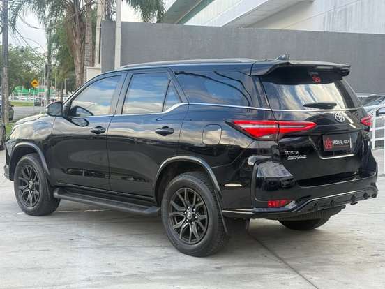 TOYOTA-HILUX SW4-2024