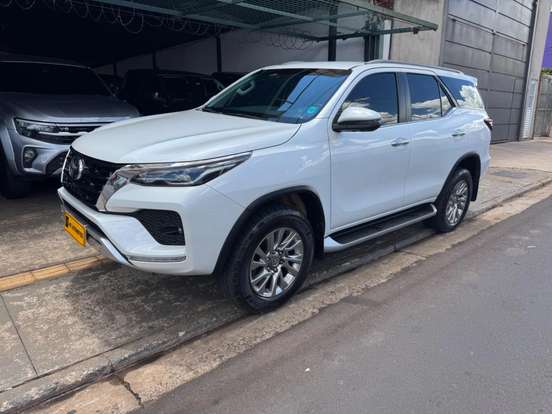 TOYOTA-HILUX SW4-2023