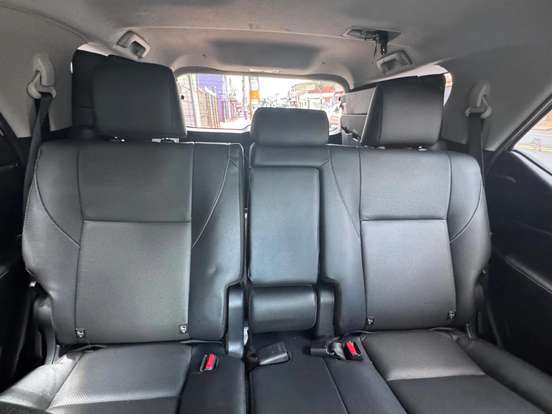 TOYOTA-HILUX SW4-2.8 D-4D TURBO DIESEL SRX 7L 4X4 AUTOMÁTICO TOYOTA-HILUX SW4-2023