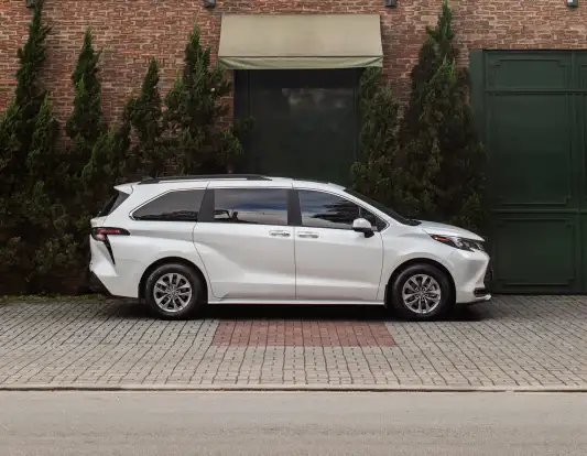 TOYOTA-SIENNA-2024