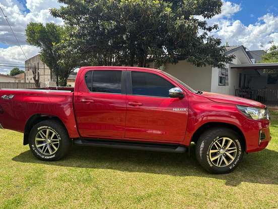TOYOTA-HILUX-2.8 SR 4X4 CD 16V DIESEL 4P AUTOMÁTICO TOYOTA-HILUX-2020